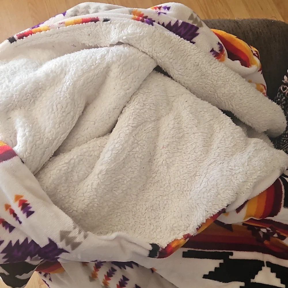 Colorful Geometric Pattern Blanket - Picture 2 of 2